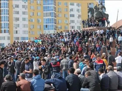 ЄС закликав Казахстан звільнити двох засуджених через протести проти земельної реформи