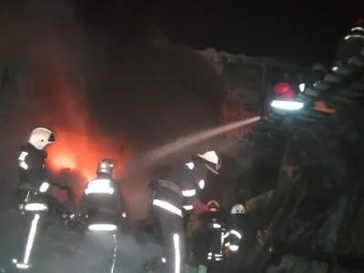 Рятувальники загасили пожежу в складських приміщеннях у Харкові