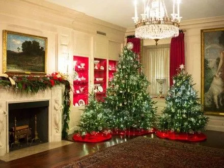 Белый дом украсили к Рождеству имбирными домиками и статуями собак Б.Обамы