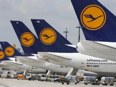 Lufthansa в среду отменила почти 900 авиарейсов