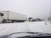 Через снігопад в'їзд вантажівок в Київ буде обмежено