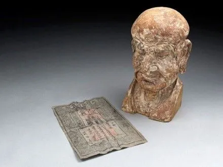 Редкую банкноту нашли искусствоведы из Австралии внутри древней скульптуры