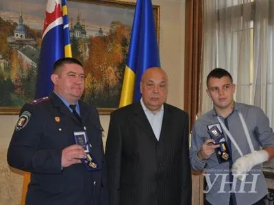 На Закарпатті відзначили обласними медалями правоохоронців, що знешкодили озброєного злочинця