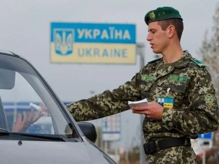 Процес проходження кордону України уповільнено через проблеми з базами даних митниці