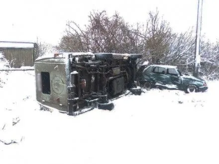 Автобус з дітьми перекинувся на Чернігівщині, є постраждалі
