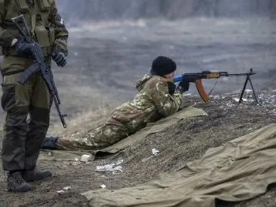 Двое военных получили ранения во время обстрелов в Луганской области