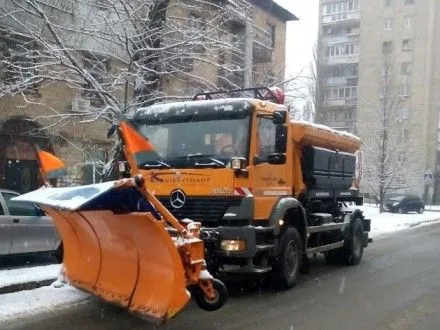 В Києві збільшили кількість техніки для прибирання снігу