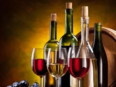 Накануне новогодних праздников цены на алкоголь и свинину могут вырасти на 10-15% - А.Охрименко
