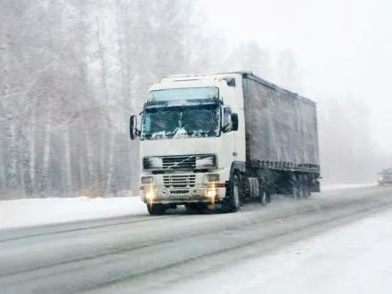Из-за непогоды грузовикам ограничили въезд в Киев