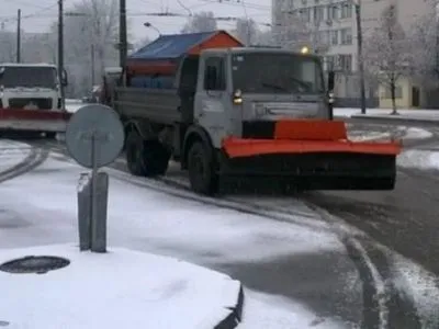 У Києві до прибирання снігу задіяли майже 5 тис. комунальників