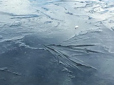 Рыбак провалился под лед в Житомирской области