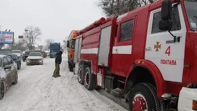 В течение суток в Полтавской области из-за непогоды "застряло" более 200 грузовиков