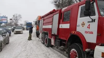 Протягом доби на Полтавщині через негоду "застрягло" більше 200 вантажівок