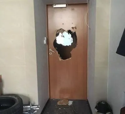 Неизвестные разбили двери в волонтерском центре в Одессе