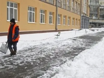 В Киеве от снега очистили более 7 тыс. кв.м придомовых территорий