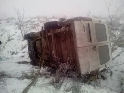Микроавтобус слетел в кювет в Винницкой области