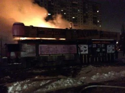 Спасатели потушили пожар в кафе в Киеве