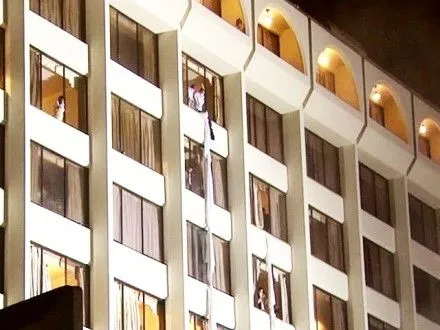 По меньшей мере 11 человек погибли в результате пожара в гостинице Пакистана