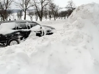 Запорізькі рятувальники за добу дістали зі сніжних заметів сімох людей