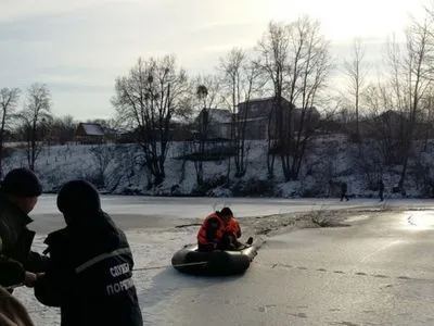 Рыбак провалился под лед в Кировоградской области