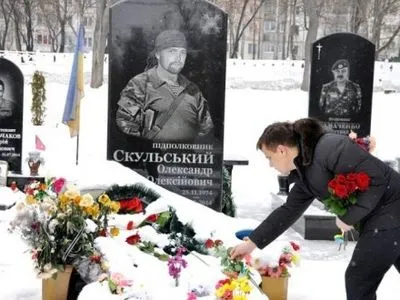 День ЗСУ у Житомирі відзначили покладанням квітів до могил загиблих героїв