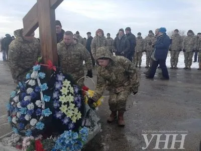 У Запоріжжі поклали квіти до могил загиблих бійців ЗСУ