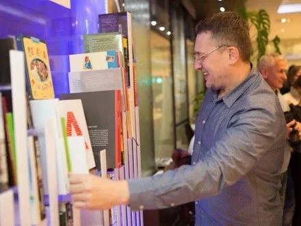 В одном из подъездов жилого комплекса Киева открылась библиотека