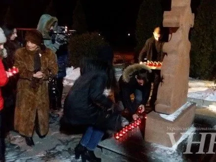 Запорізькі вірмени запалили свічки в пам'ять про загиблих під час землетрусу в 1988 р.