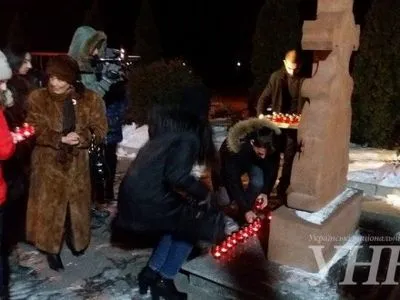 Запорожские армяне зажгли свечи в память о погибших во время землетрясения в 1988 г.