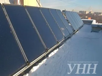 Солнечные панели установили на крыше многоэтажки в Ровно