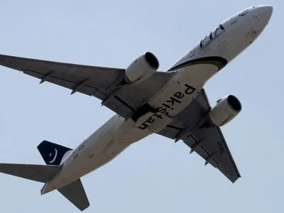 Літак пакистанських авіаліній зник з радарів