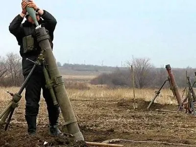Бойовики випустили по українських позиціях поблизу Кримського близько 40 мін за годину