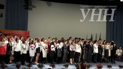 Новые 75 волонтеров Корпуса мира США приняли присягу в Киеве