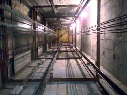Мужчина погиб из-за падения в шахту лифта во Львове
