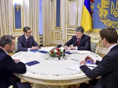 П.Порошенко подписал законы о строительстве новых дорог