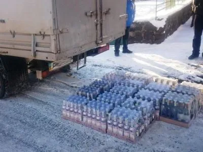 Донецкие полицейские остановили грузовик с опасным спиртным