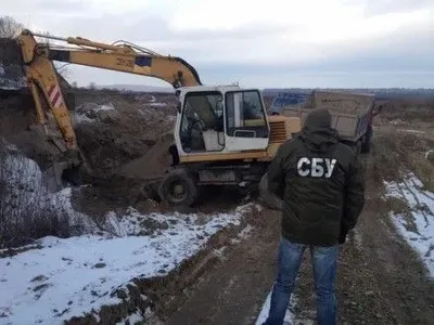 Нелегальную добычу гравийно-песчаной смеси разоблачили на Буковине