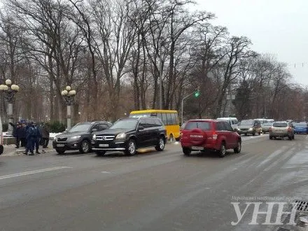 Движение транспорта по улице Грушевского в Киеве возобновили