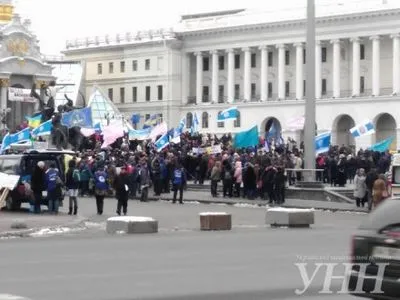 Більше тисячі людей зібралися на Майдані Незалежності