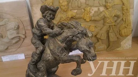 istoriyu-khudozhnoyi-shkoli-kropivnitskogo-pokazali-v-plastilinoviy-skulpturi