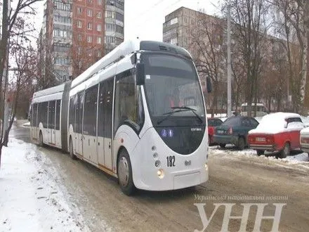 Гибридный троллейбус в Ровно сошел с рейса из-за поломки