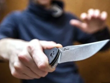 Мужчина с ножом требовал деньги в кредитном учреждении в Запорожской области