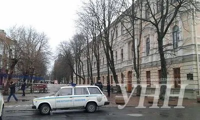 Из-за "минирования" городского суда в Виннице эвакуировали людей