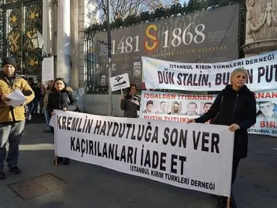 Митинг против российской оккупации Крыма прошел в Стамбуле