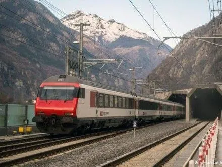 В Швейцарии заработал самый длинный в мире железнодорожный тоннель