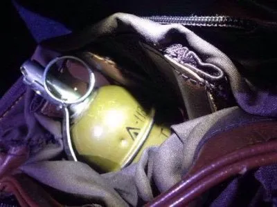 Правоохранители задержали в Курахово нетрезвого водителя с гранатой