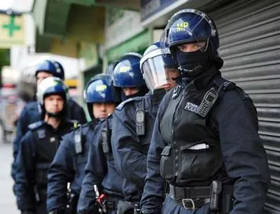 Поліція у Британії арештувала 6 людей за підозрою у підготовці терактів