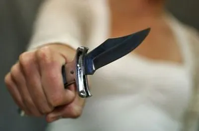 Киянка поранила двох жінок ножем через ревнощі