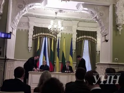 П.Порошенко и Д.Грибаускайте подписали ряд двусторонних документов