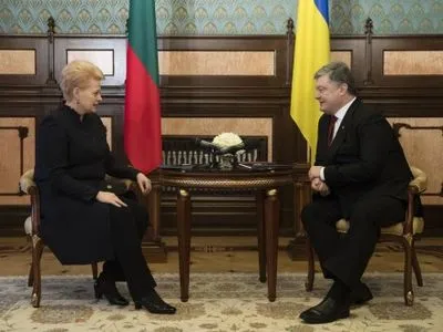 П.Порошенко и Д.Грибаускайте начали переговоры